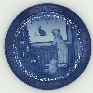 🎄🎁 Royal Copenhagen Christmas Collector’s Plate - 1982